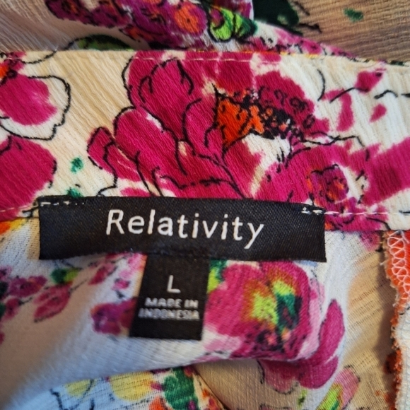 Relativity floral cold shoulder blouse large - Picture 5 of 5